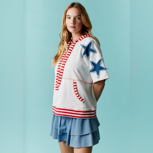 Fantastic Fawn Tops - 🚨 F4 only 1 medium left! new fantastic fawn star hoodie short sleeve